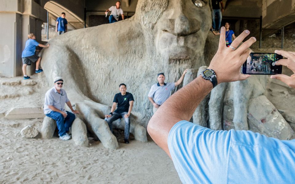 city-chase-scavenger-hunt-team-building-header